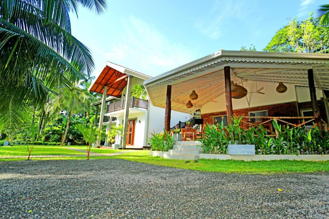 Villa Peacock Walahanduwa ภายนอก รูปภาพ