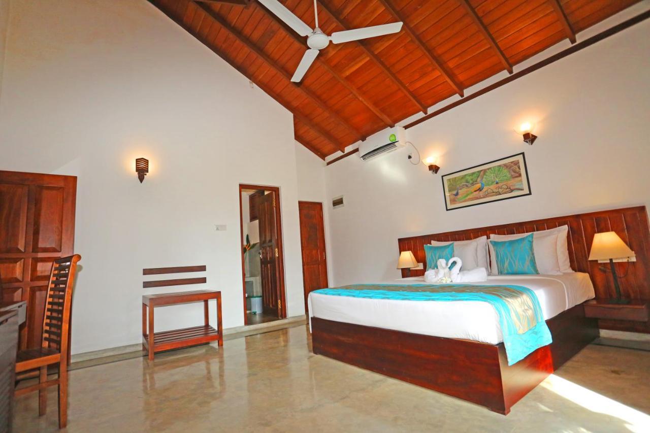 Villa Peacock Walahanduwa ภายนอก รูปภาพ